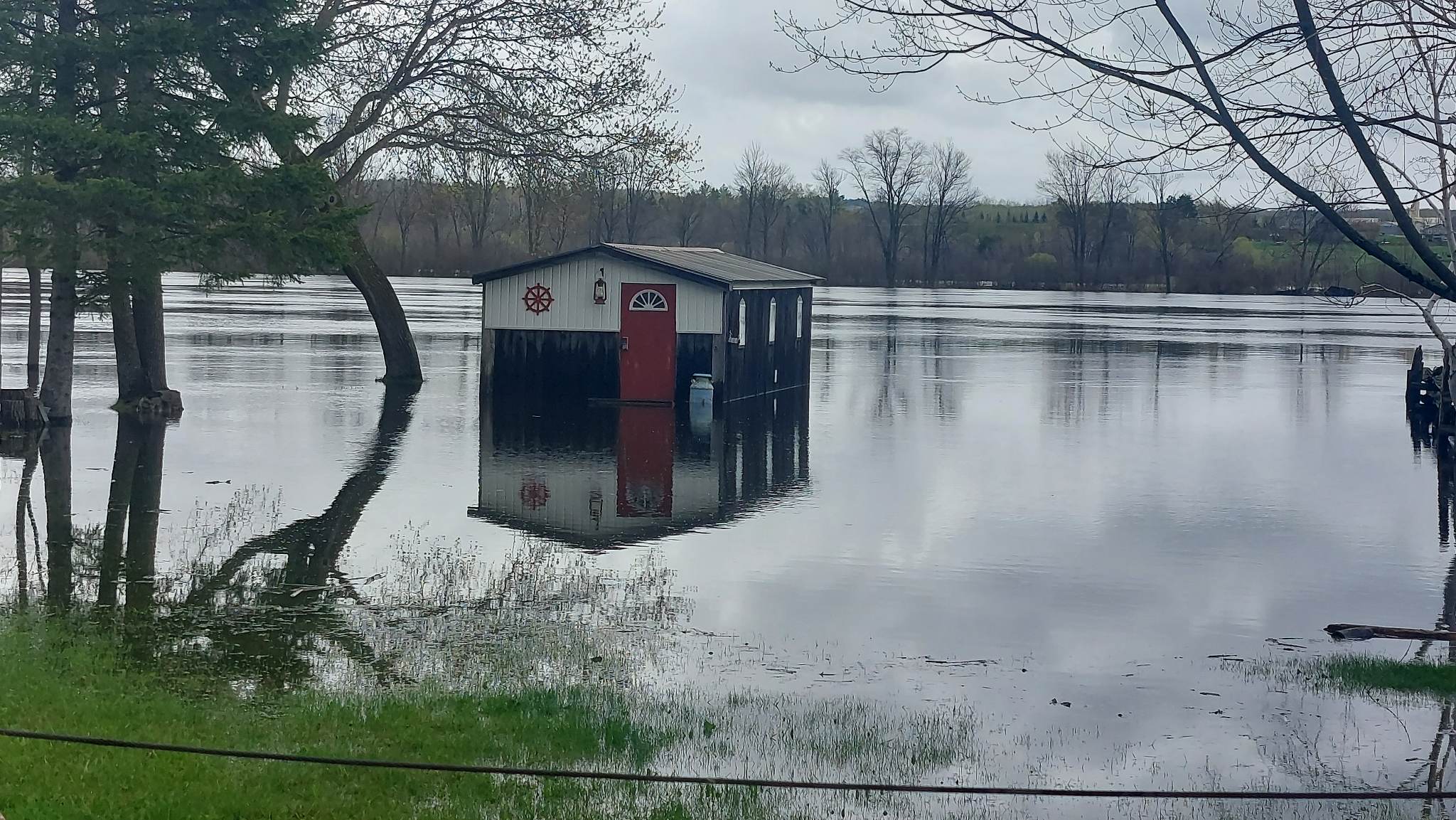 L’ÎleduGrandCalumet invite les résidents à téléphoner directement